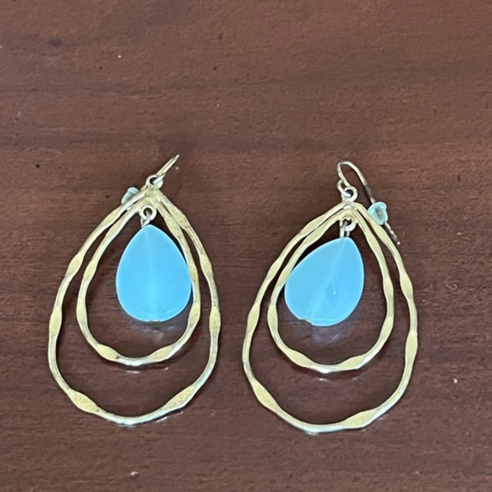 Gold tone drop earrings with large faux teal crystal Host Pick!⚜️⚜️⚜️